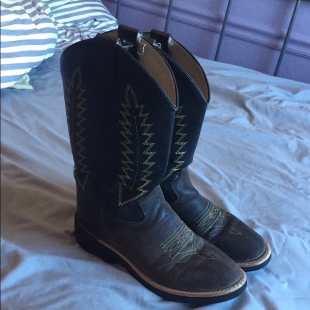 Brown leather boot